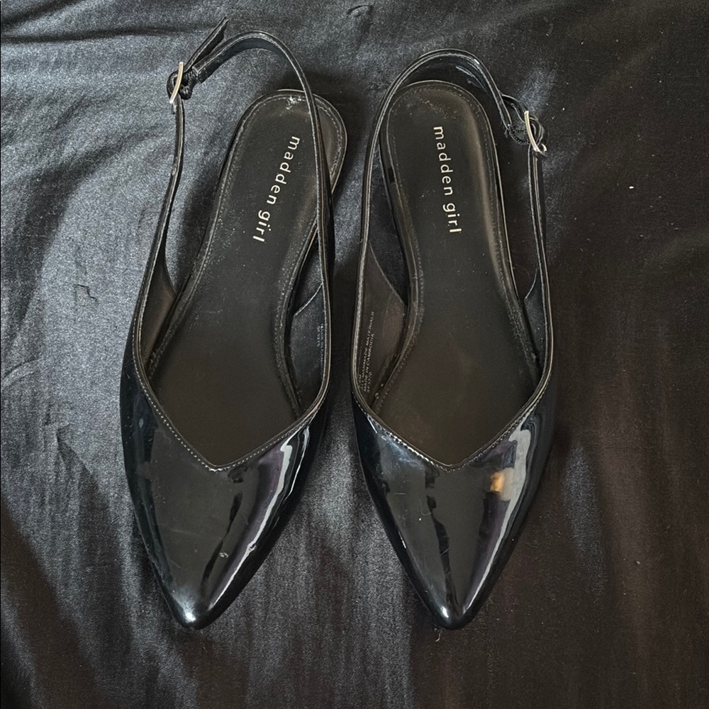 Madden Girl Black Flats Sleek and Minimalist Design